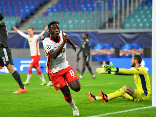 ލެއިޕްޒީގާއި ޔުނައިޓެޑް ބައްދަލުކުރި މެޗުގެ ތެރެއިން: މި މެޗުން ލެއިޕްޒީގް މޮޅުވީ 3-2 ން