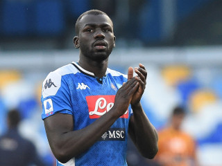 ނާޕޮލީއަށް ކުޅެމުން އަންނަ ސެނެގާލްގެ ޑިފެންޑަރު ކަލިދޫ ކޫލިބަލީ