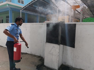 އަލިފާން ނިއްވުމުގެ މަސައްކަތް ކުރަނީ