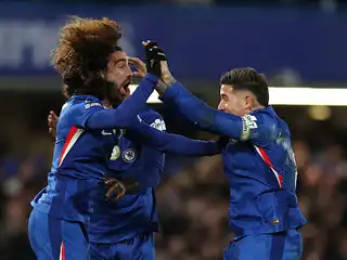 ފަހަތުން އަރައި ވެސްޓް ހޭމް ބަލިކޮށް، ޗެލްސީ ރަނގަޅު ފޯމުގައި 