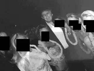 އެޕްސްޓީން އާއި ރައީސް ޓްރަމްޕް ގެ ގާތް ގުޅުން ހާމަވާ އިތުރު ފޮޓޯ ތަކެއް ރިލީޒްކޮށްފި