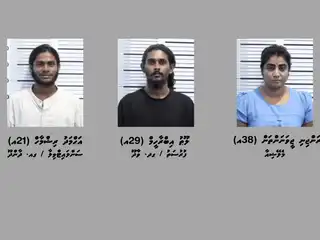 ދެ ކިލޯއަށްވުރެ ގިނަ މަސްތުވާތަކެތި ވައިގެ މަގުން ރާއްޖެއަށް އެތެރެކުރަން އުޅުނު ކަމުގެ ތުހުމަތުގައި ހައްޔަރުކުރި ތިން މީހުން.