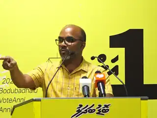 ގައުމުގެ އިގްތިސާދު ވަނީ ހުއްޓިފައި، ގަވަރުނަރު އިސްތިއުފާ ދެއްވަން ޖެހޭ: ކުރީގެ ފިނޭންސް މިނިސްޓަރު އަމީރު