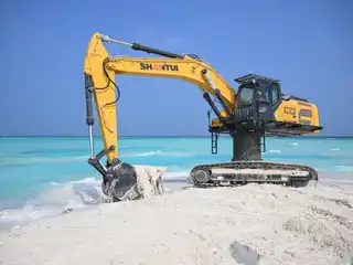 ނޫނު އަތޮޅު ވިހަފަރުގައި އެއާޕޯޓެއް ތަރައްޤީކުރުމަށްޓަކައި ގަވައިދާ ޚިލާފަށް ބިން ހިއްކުމުގެ މަސައްކަތް ފެށުމުގެ ރަސްމިއްޔާތުގައި ރައީސުލްޖުމްހޫރިއްޔާ ޑރ. މުޙައްމަދު މުޢިއްޒު ވަނީ ބައިވެރިވެޑައިގެންފައި.