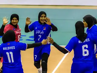 މެޗުގައި ރާއްޖޭގެ ކުޅުންތެރިން އުފާ ފާޅު ކުރަނީ