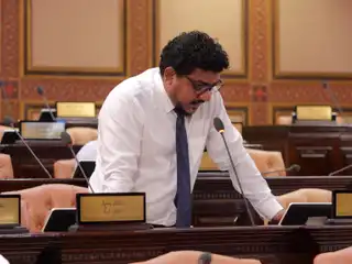 ކެންދޫ ދާއިރާގެ މެންބަރު މަޢުރޫފް ޒާކިރު، މިނިސްޓަރ އޮފް އިސްލާމިކް އެފެއާޒް ޑޮކްޓަރ މުޙައްމަދު ޝަހީމް ޢަލީ ސަޢީދުއާ މަޖިލީހުގައި ސުވާލުކުރައްވަނީ - އޮކްޓޯބަރު 22، 2025
