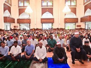 The President attends the Eid prayer and exchanges greetings with the public
