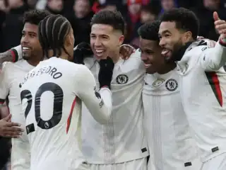 މެޗުގައި ލަނޑު ޖެހުމަށް ފަހު ޗެލްސީގެ ކުޅުންތެރިން އުފާ ފާޅު ކުރަނީ