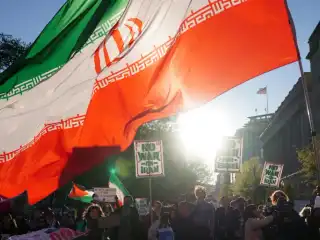 ހަމަލާ ބަދަލު ކުރުން މެދު ކަނޑާލައި، މަޝްވަރާ ތަކަށް އީރާން އާއި އެމެރިކާ އިން އެއްބަސްވެއްޖެ 