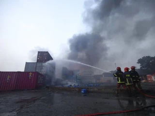 Deadly fire at Bangladesh container depot