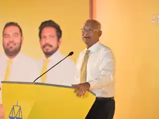 ތިނަދޫ ސިޓީގައި އެމްޑީޕީ އިން ބާއްވާ ކެމްޕެއިން އިފްތިތާހުކުރުމުގެ ޖަލްސާގައި ރައީސް ސޯލިހު ވާހަކަ ދައްކަވަނީ.