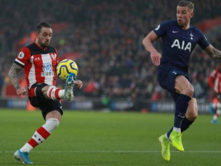 ސައުތުހެމްޕްޓަން އަތުން ބަލިވެ، ޓޮޓެންހަމްއަށް ހުރަސްތަކެއް!