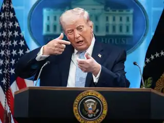 އީރާން އަށް އަމާޒުކޮށް ހަމަލާ ދިނުމަށް ޓްރަމްޕް ނިންމި ނިންމުން ބަދަލު ކުރުމުގެ ފުރުސަތު އެބަ އޮތް ކަމަށް ބުނެފި 