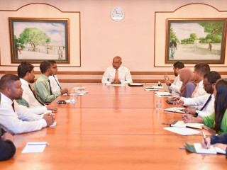 The President meets Island Council and WDC members of F. Dharanboodhoo Island; Members highlight convenience of new harbour