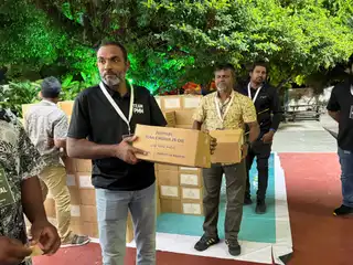 ސަރުކާރުން ރައްޔިތުންނަށް ދޭ ތަފާތު އެހީތަކާއި، ފޯރުކޮށްދޭ އެއްވެސް ބާވަތެއްގެ ޚިދުމަތަކީ ޤާނޫނީގޮތުން “ހަދިޔާ” ގެ ނަމުގައި ސިފަކުރެވޭނެ އެއްޗެއް ނޫން: ކުރީގެ އުއްތަމަ ފަނޑިޔާރު