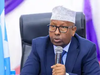 ސޯމާލިއާގެ ޑިފެންސް މިނިސްޓަރު އަހުމަދު މުއައްލިމް ފިގީ