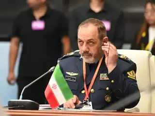 އީރާންގެ ޑިފެންސް މިނިސްޓަރާއި، އަސްކަރިއްޔާގެ ޗީފް ވެސް އަވަހާރަ ކޮށްލައިފި 