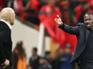 ޖަޒުބާތުގައި ޖެހެވުނީ ކަމަށް ބުނެ، ސެނެގާލްގެ ކޯޗު ތިއޯ މައާފަށް އެދެފި 