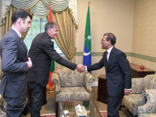 The meeting was held at the parliament secretariat on Monday