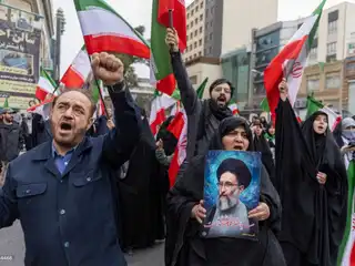 އިސްވެރިންނަށް ހަމަލާދެމުން ދިޔަ ނަމަވެސް އިރާނުގެ ސަރުކާރު ބަލިކަށިވާތަނެއް ނުފެނޭ