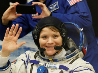 ކުރީގެ ބައިވެރިޔާގެ އެކައުންޓް އެސްޓްރޮނޯޓަކު ހެކް ކޮށްލީ ޖައްވުގައި ހުރެގެން!