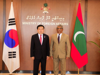 Minister of State for Foreign Affairs Ahmed Khaleel has met with the Presidential Special Envoy of the Republic of Korea, Lee Jin-bok