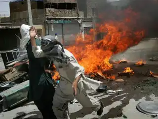 ޕާކިސްތާނުގެ ބަލޮޗިސްތާން ޕްރޮވިންސްގެ އެކި ސިޓީތަކަށް ވަކިވެގަންނަން މަސައްކަތްކުރާ ހަނގުރާމަވެރިން ދިން "ކޯޑިނޭޓެޑް" ހަމަލާތަކެއްގައި މަދުވެގެން އަށް ފުލުހުން މަރާލައިފި