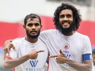 ޔޫވީ ބަލިކޮށް، އޮޑި ދެ ވަނައިގައި