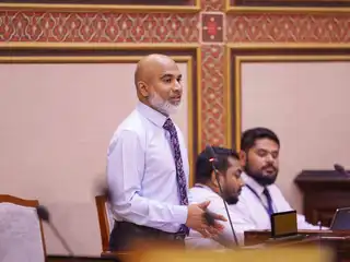 އެޑިއުކޭޝަން މިނިސްޓަރ ޑރ. އިސްމާއިލް ޝަފީއު ރައްޔިތުންގެ މަޖިލީހުގެ ޖަލްސާގައި