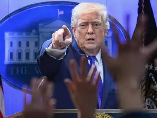 ސުޕްރީމް ކޯޓުގެ ޙުކުމާ އެކު ޓްރަމްޕް އިންތިހާ އަށް ކޯފާވެއްޖެ 