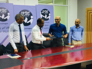 އިންފޮމޭޝަން ކޮމިޝަނަރުގެ އޮފީހާއި ޓްރާންސްޕޭރެންސީ މޯލްޑިވްސްއާ ގުޅިގެން މަސައްކަތްކުރުމުގެ އެއްބަސްވުމުގައި ސޮއިކުރުމުގެ ރަސްމިއްޔާތުގެ ތެރެއިން