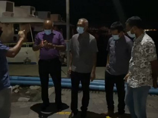 މުއިއްޒު ފުލުސް އިދާރާއަށް ވަޑައިގަތްއިރު، އިދިކޮޅު ކޯލިޝަންގެ ބައެއް މެންބަރުންވެސް ވަޑައިގަތް