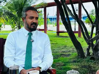 ކުޅުދުއްފުށި ސިޓީ ކައުންސިލްގެ މޭޔަރު މުޙައްމަދު ޢާޠިފް، ރާއްޖެ ޓީވީގެ "ފަށާއިރު" ޕްރޮގްރާމްގައި ވާހަކަދައްކަވަނީ. 