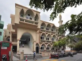 މާލޭގެ ފުރުޤާން މިސްކިތުގެ ދޮރުގެ ބިއްލޫރިގަނޑު ތަޅާލި މައްސަލައެއް ދަނީ ބަލަމުން