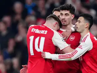 މެޗުގައި ލަނޑު ޖެހުމަށް ފަހު އާސެނަލްގެ ކުޅުންތެރިން އުފާ ފާޅު ކުރަނީ