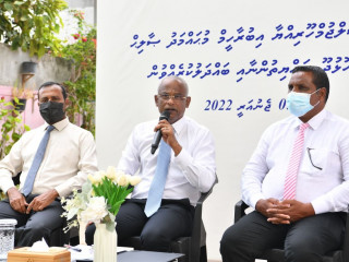 President meets N. Holhudhoo community leaders and residents, assures help in resolving Meyna School issues