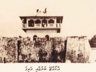 މިގައުމުގައި އެންމެވަރުގަދަ ޢަސްކަރީ ގައުމީ ޚިދުމަތްތައް ކުރެއްވި 2 މަހާރަދުންގެ ޒިކުރާ ދިރުވުން