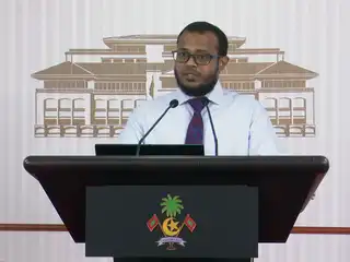 ބުރާސްފަތި ދުވަހު ރައީސް އޮފީހުގައި ބޭއްވި ނޫސްވެރިންގެ ބައްދަލުވުމުގައި މިނިސްޓަރ އޮފް ކްލައިމެޓް ޗޭންޖް، އެންވަޔަރަންމަންޓް އެންޑް އެނަރޖީ އަލީ ޝަރީފް ވާހަކަ ދައްކަވަނީ


