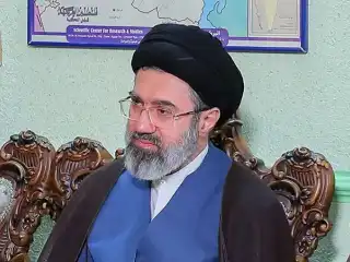 އީރާންގެ އައު ރޫހާނީ ލީޑަރުގެ މަގާމަށް އައްޔަން ކުރެއްވި މުޖުތަބާ ޚާމަނާއީ