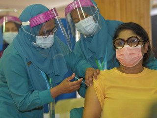 ކޮވިޑާ ދެކޮޅު ހަގުރާމައިގެ ކުރީސަފުގައި އެ ތިއްބެވީ ދިވެހި ކަނބަލުން