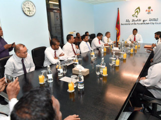 The meeting was held at the Secretariat of the Fuvahmulah City Council