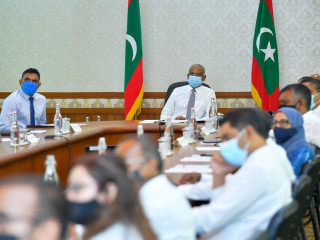 އިޤްތިޞާދު އާރާސްތު ކުރުމަށް މެދު ރާސްތާގައި އަޅާނެ ފިޔަވަޅުތަކާއި މެދު މަޝްވަރާ ކުރުމަށް ބޭއްވި ބައްދަލުވުމުގެ ރިޔާސަރު ރައީސް ބަލަހައްޓަވަނީ