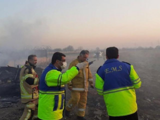 ޔޫކްރެއިންގެ ފުލައިޓް ވެއްޓުނު ތަނުގައި އެމަރޖެންސީ ކުރޫން ހަރަކާތްތެރިވަނީ