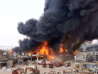 ބޭރޫތު ޕޯޓުގައި ބާރުގަދަ ގޮވުން ގޮވިތާ މަސްދުވަސް ފަހުން އެސަރަހައްދުގައި ބޮޑު އަލިފާންގަނޑެއް ރޯވަމުންދަނީ