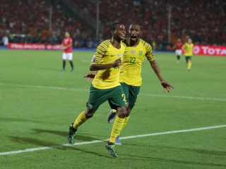 ސައުތު އެފްރިކާގެ ކުޅުންތެރިން ލަނޑު ޖެހުމަށްފަހު އުފާ ފާޅުކުރަނީ