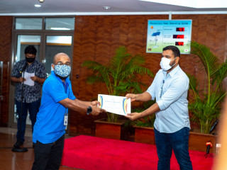 ލޮކްޑައުންގައި މަސައްކަތްކުރި ސްޓެލްކޯގެ މުވައްޒަފަކަށް ހަނދާނީ ލިޔުން ހަވާލުކުރަނީ