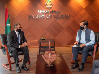 ޓޫރިޒަމް މިނިސްޓަރާއި އިންޑިއާގެ ހައި ކޮމިޝަނަރ ބޭއްވެވި ބައްދަލުވުމުގެ ތެރެއިން