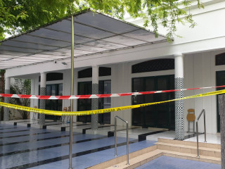 ލޮކްޑައުން އާއި ގުޅިގެން ބަންދުކޮށްފައިވާ މާލޭގެ މިސްކިތެއް