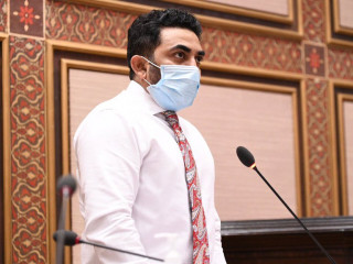 ހެލްތު މިނިސްޓަރުގެ މަގާމުން އިސްތިއުފާ ދެއްވި އަބްދުﷲ އަމީން ރައްޔިތުންގެ މަޖިލިހުގައި ވާހަކަ ދައްކަވަނީ [ފައިލް ފޮޓޯ]