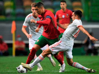 ޕޯޗުގަލާއި ސްޕެއިން ބައްދަލުކުރި މެޗުގެ ތެރެއިން: މި މެޗު އެއްވަރުވީ ދެ ޓީމުން ކުރެ ޓީމަށް ލަނޑެއް ކާމިޔާބުނުކުރެވި